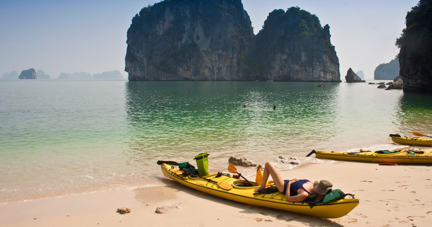 Kayaking in Lan Ha Bay