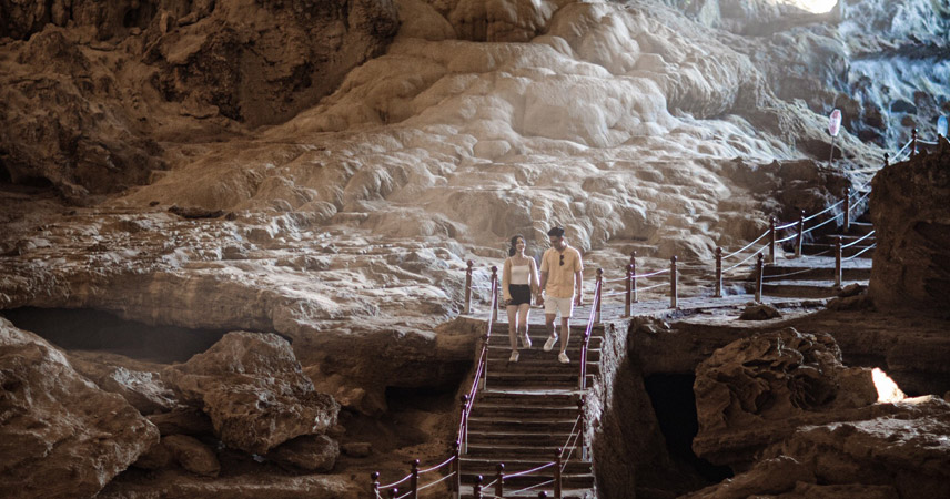 Discover Sung Sot Cave on Halong Bay