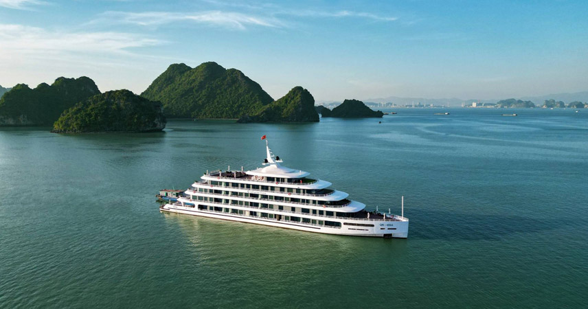 Explore Titop Island on Catherine Cruise