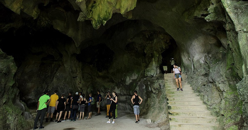 Explore Trung Trang Cave