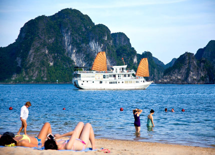 Relax and Swimming on Titop Island