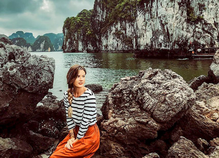 Relax on the beautiful beach Lan Ha Bay