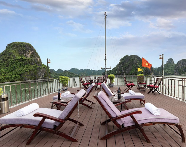 Discover Halong Bay on Amanda Legend Cruise