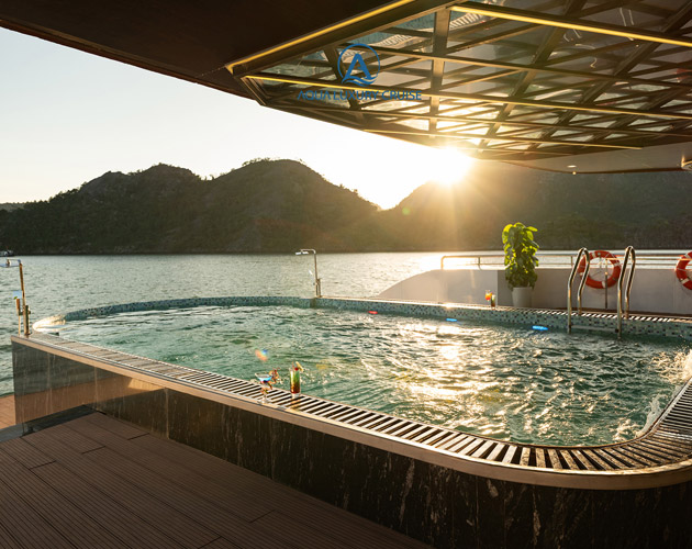 Discover Halong Bay on Aqua Luxury Cruise