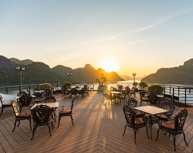 Discover Lan Ha Bay on Diana Cruise