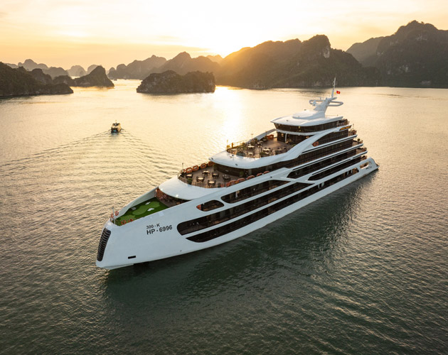 Discover Lan Ha Bay on Diana Cruise