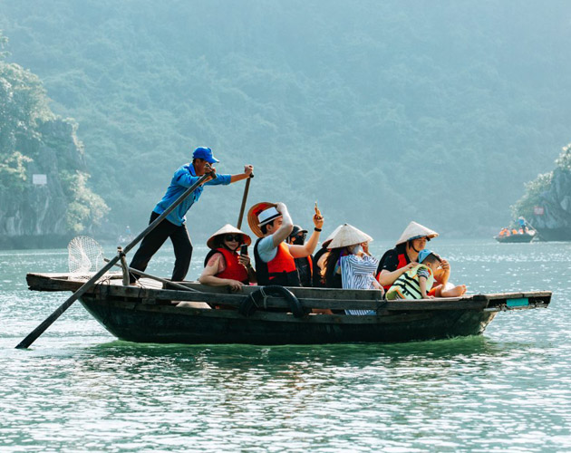 Explore Halong Bay on Dragon Bay Premium Cruise