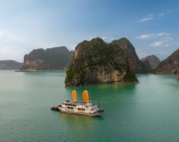 Discover Halong Bay on Garden Peak Cruise