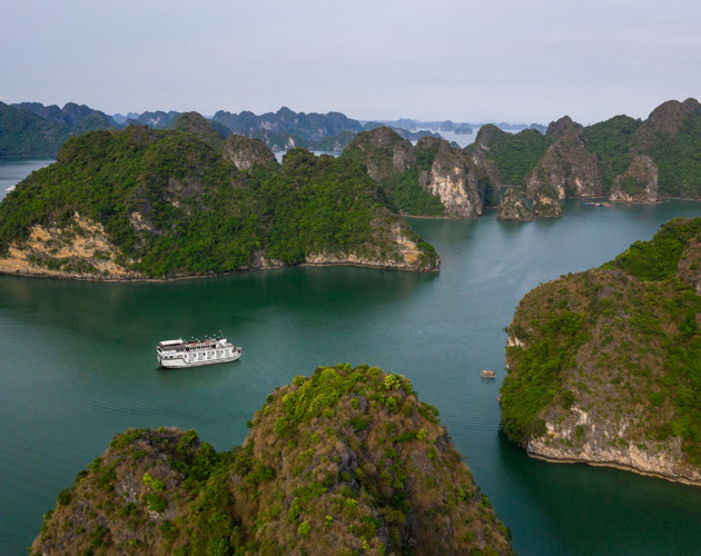 Discover Halong Bay on La Regina Classic Cruise