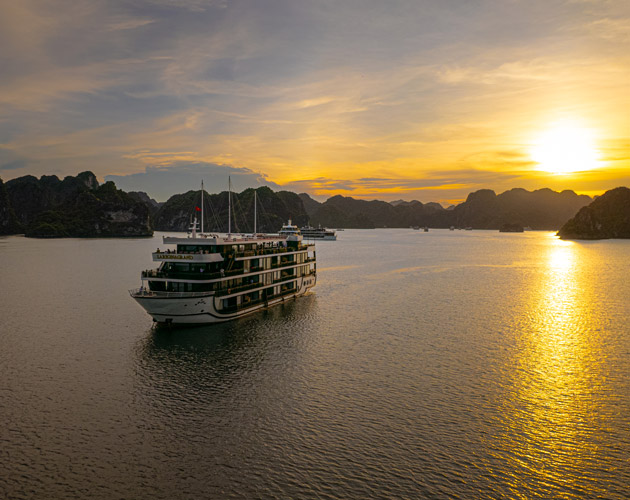 La Regina Grand Cruise | 5-Star Luxury Cruise in Lan Ha Bay