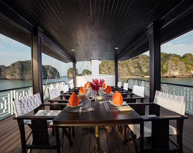 Discover Halong Bay on Prince Junk Cruise