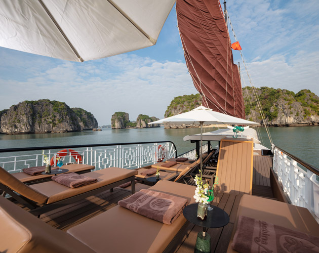 Discover Halong Bay on Prince Junk Cruise