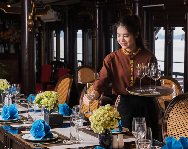 Discover Bai Tu Long Bay on Renea Cruise