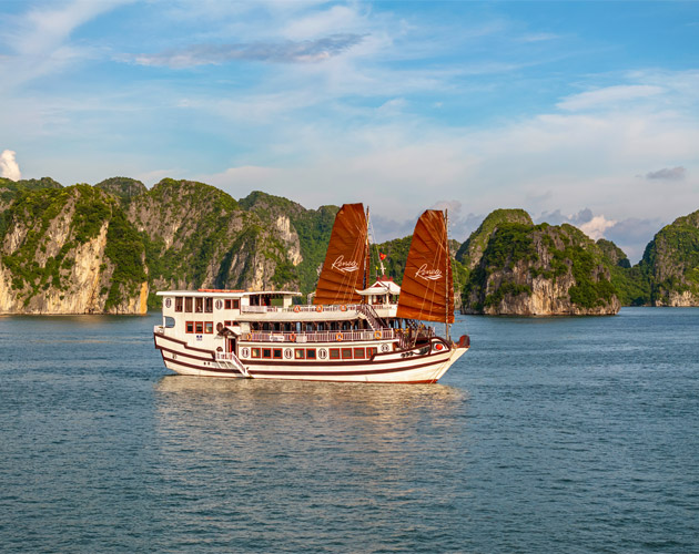 Discover Bai Tu Long Bay on Renea Cruise