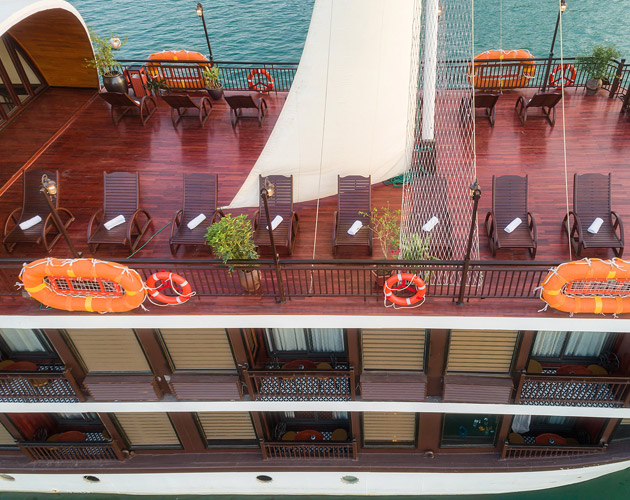 Discover Halong Bay on Sena Cruise