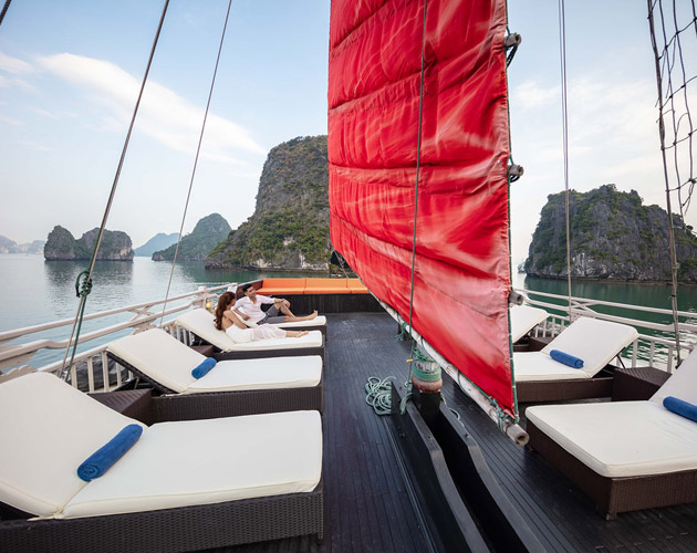 Discover Halong Bay on the Syrena Cruise
