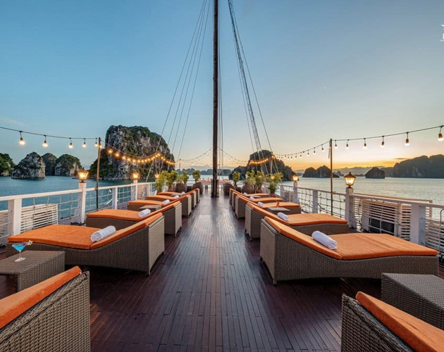 Treasure Junk Cruise – Boutique Halong Bay Experience